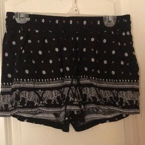 old navy white and black flowy shorts